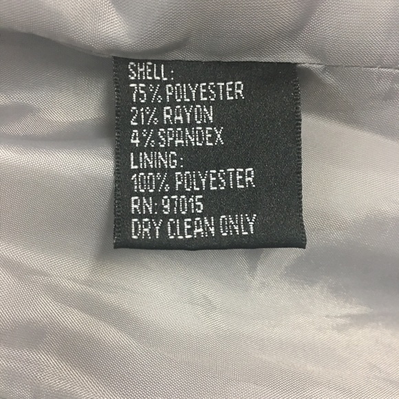 Signature by Larry Levine Women’s Pant Suit/Size 4 - Picture 7 of 8